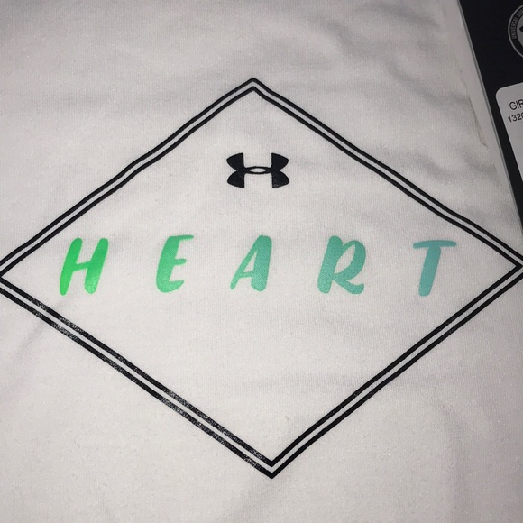 NWT Under armor three-quarter sleeve top - Picture 3 of 3